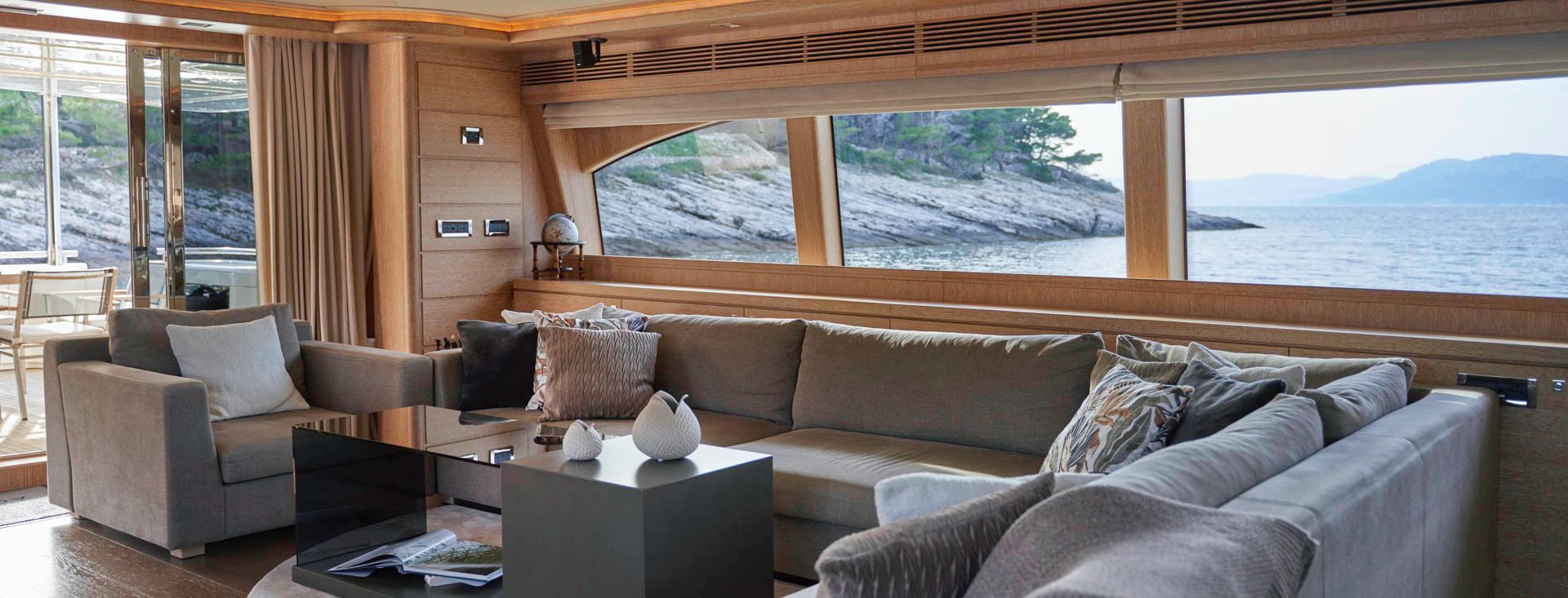 FERRETTI CUSTOM LINE 112 „ACCEPTUS“