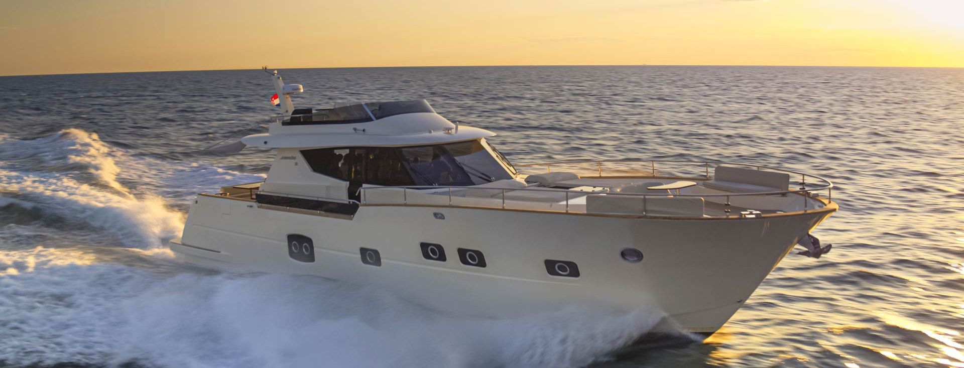 MONACHUS 70 FLY “PANTA REI"