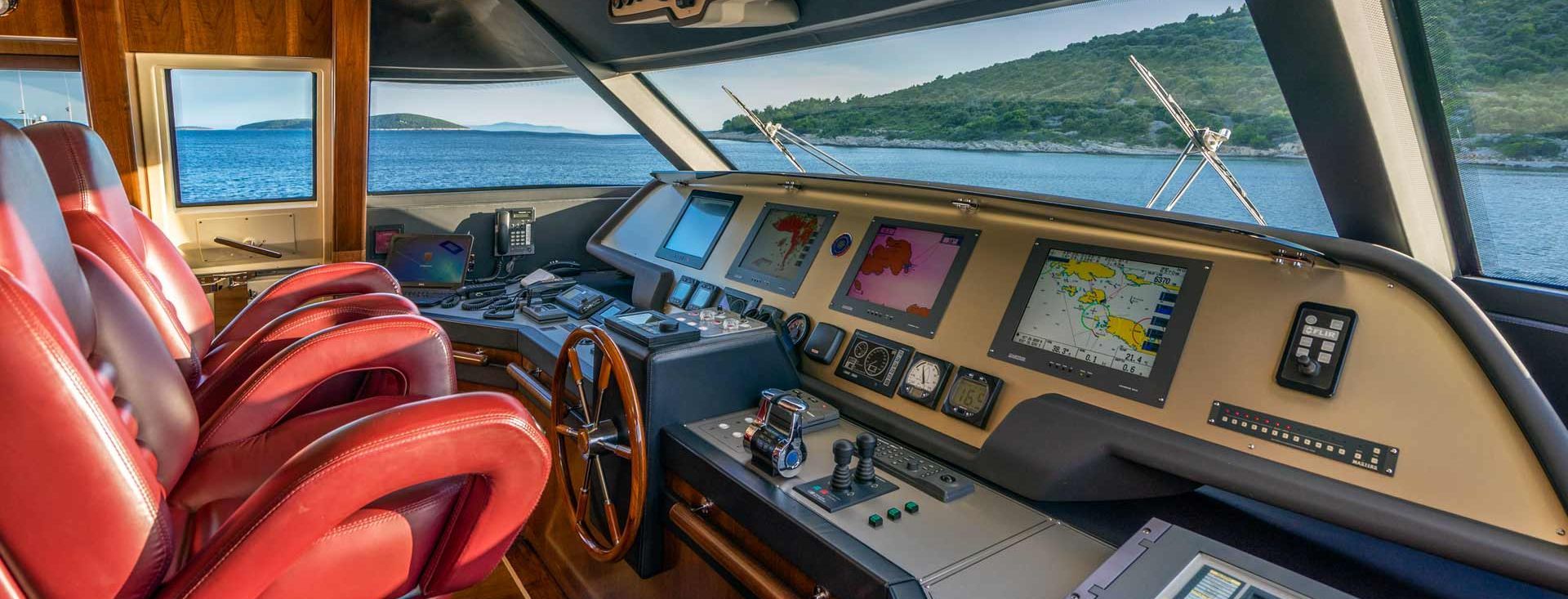 FERRETTI NAVETTA 33 “SEVENTH SENSE”