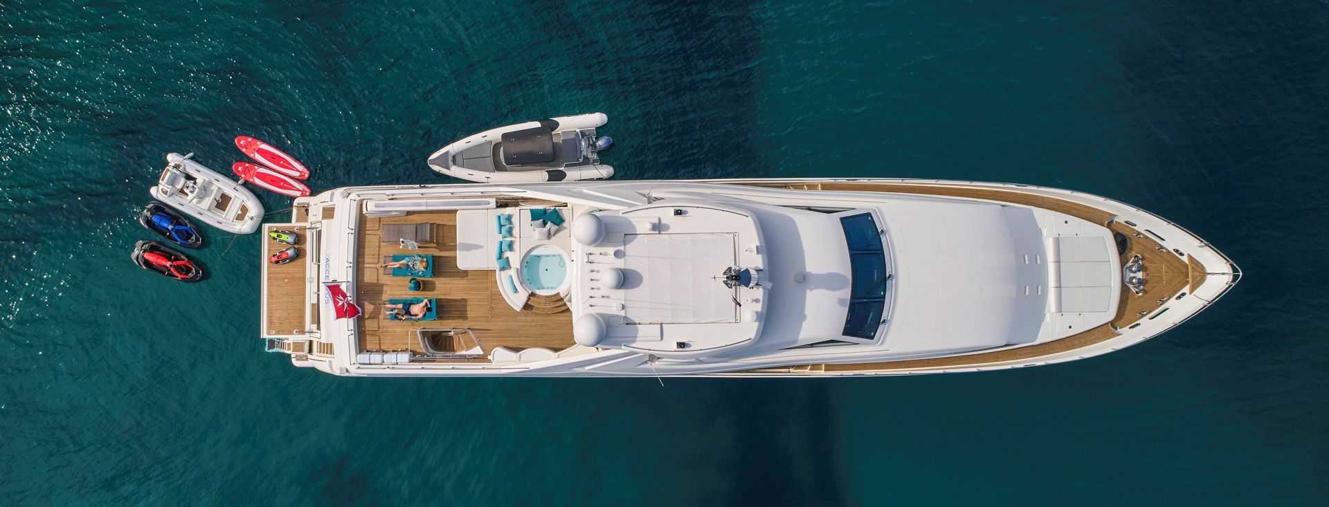 FERRETTI CUSTOM LINE 112 „ACCEPTUS“