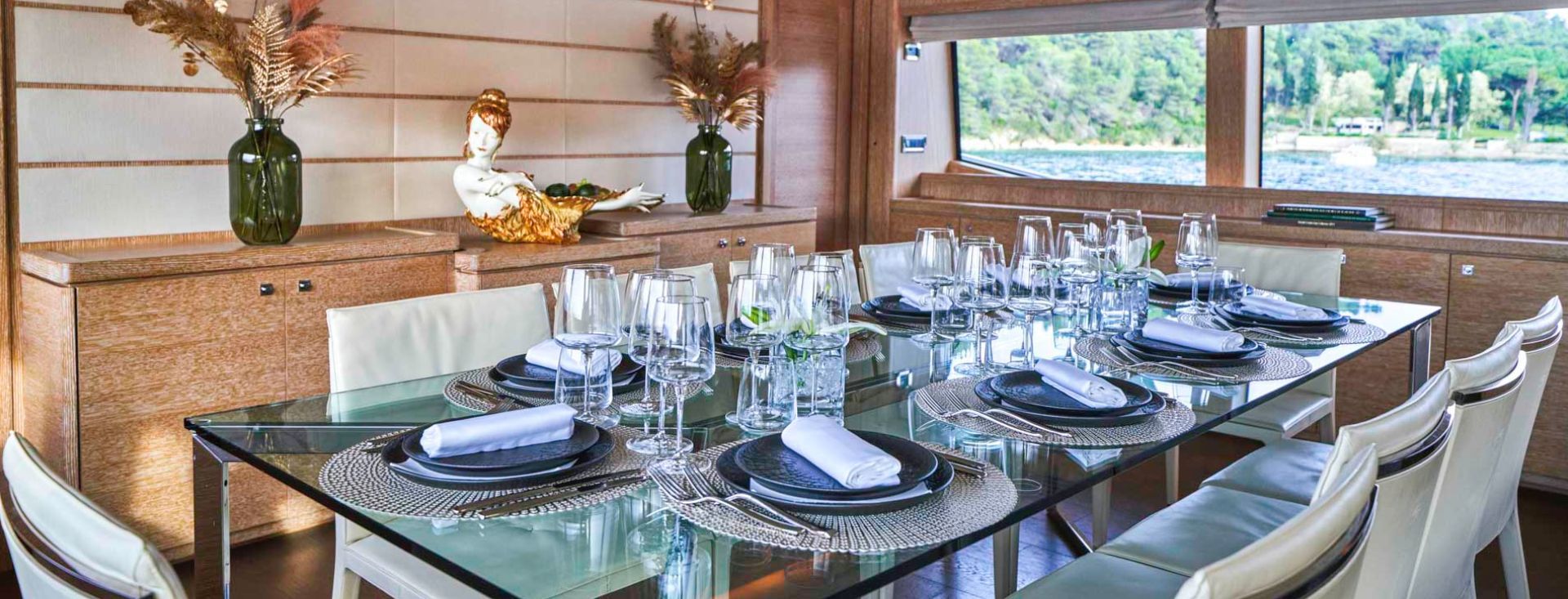 FERRETTI CUSTOM LINE 112 „ACCEPTUS“