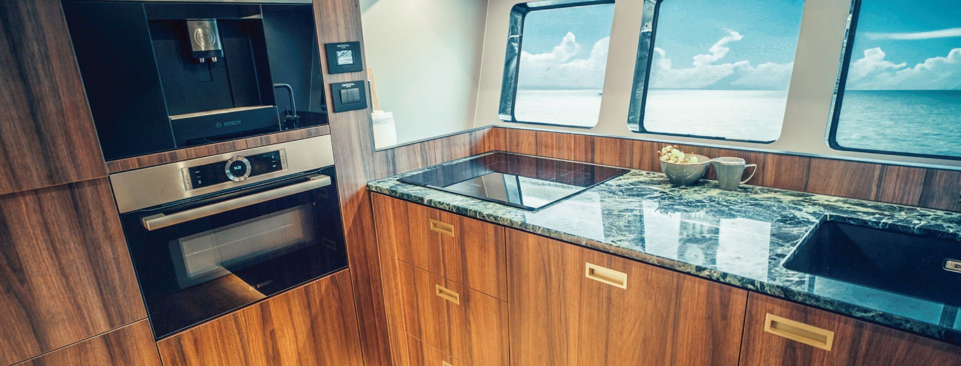 MOON 60 POWER "OVER THE MOON"