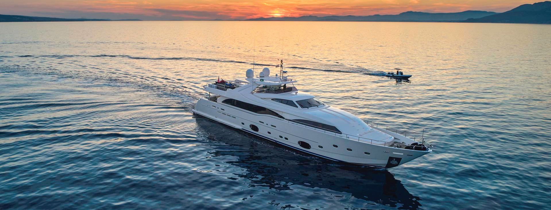 FERRETTI CUSTOM LINE 112 „ACCEPTUS“