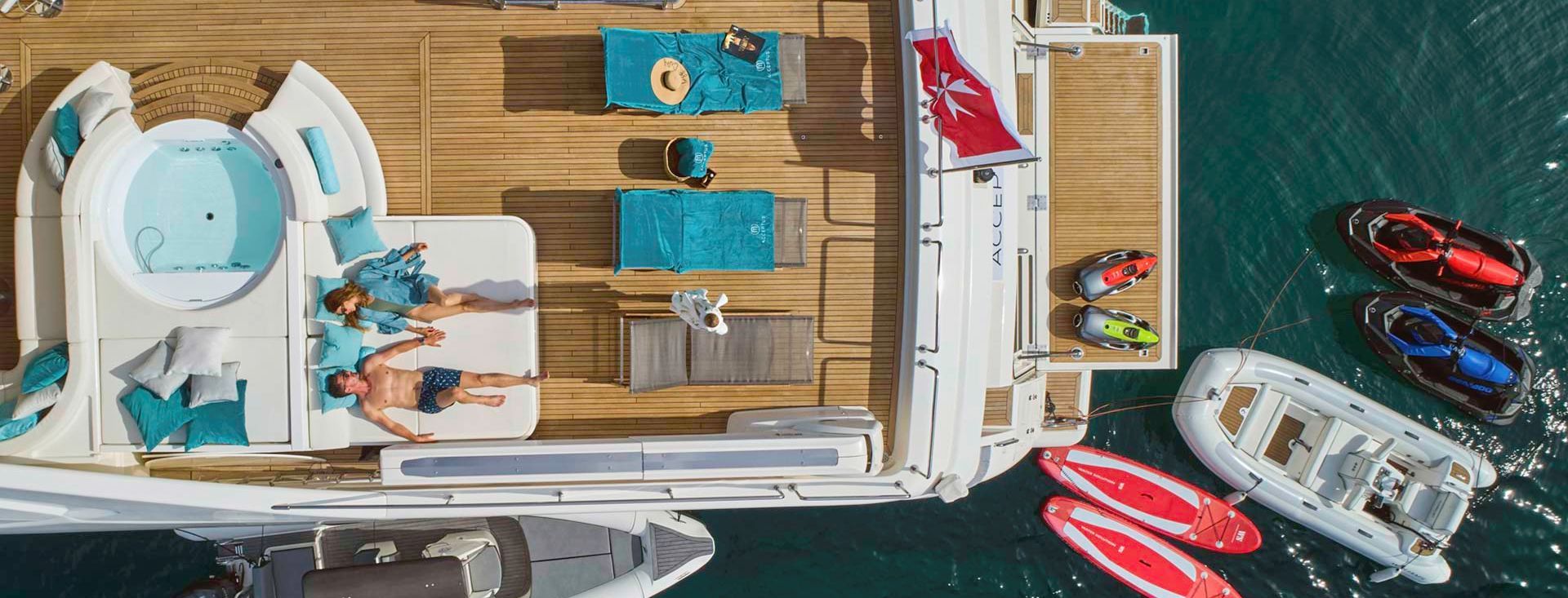 FERRETTI CUSTOM LINE 112 „ACCEPTUS“