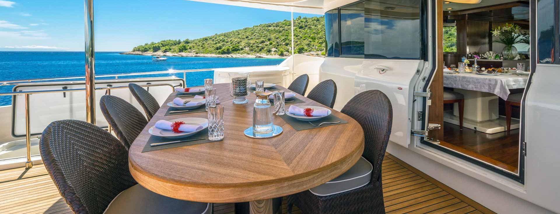 FERRETTI NAVETTA 33 “SEVENTH SENSE”