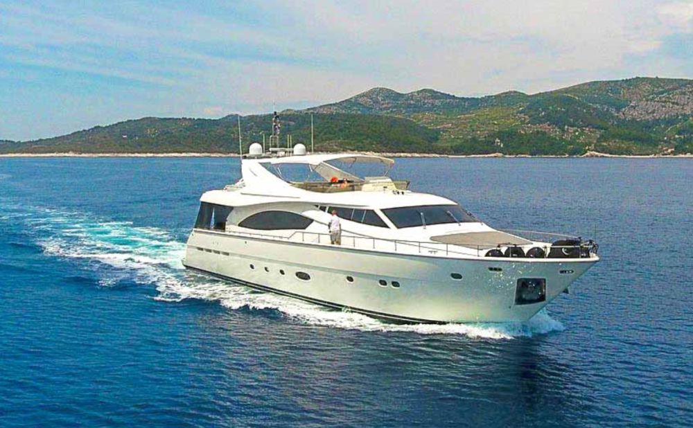 FERRETTI 880 “MISS KATARIINA”